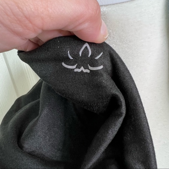 NWT Beyond Yoga Zipper Pocket Infinity Scarf in Black OS - Picture 8 of 9